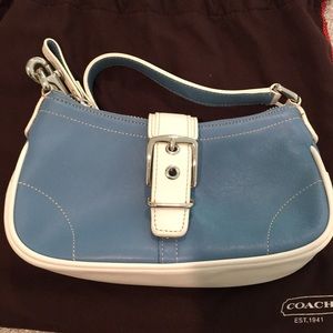 Like new! Coach small bag w handle